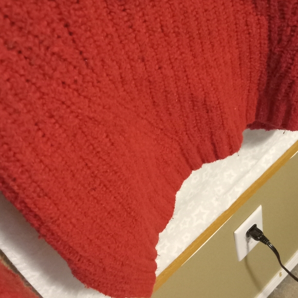AMERICAN EAGLE OUTFITTERS red sweater - Picture 2 of 5